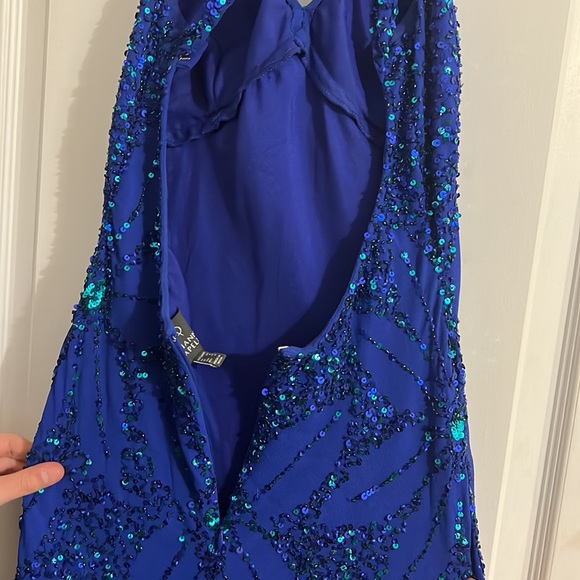 This is a stunner!! Blue and green sequin size 4 Adrianna Papell formal gown - Picture 7 of 7